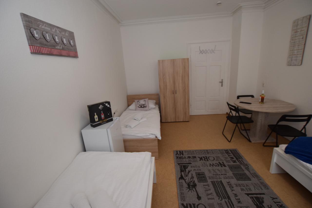 Monteurzimmer Kirchheim-Teck เคียร์ชไฮม์ อุนเทอร์ เท็ค ภายนอก รูปภาพ