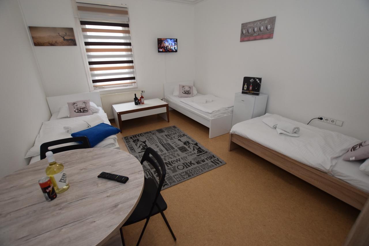Monteurzimmer Kirchheim-Teck เคียร์ชไฮม์ อุนเทอร์ เท็ค ภายนอก รูปภาพ
