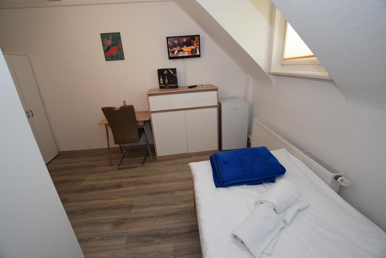 Monteurzimmer Kirchheim-Teck เคียร์ชไฮม์ อุนเทอร์ เท็ค ภายนอก รูปภาพ