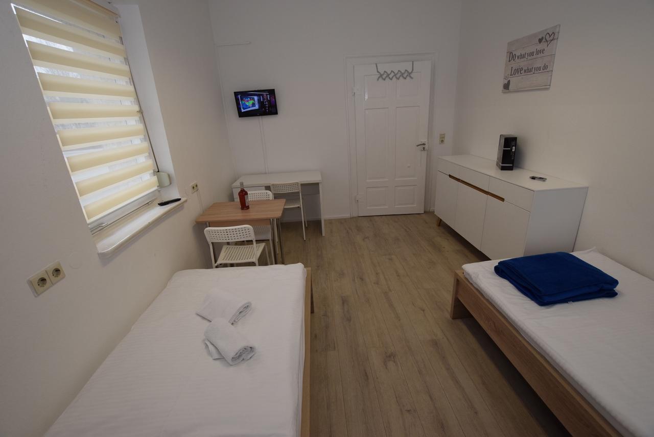 Monteurzimmer Kirchheim-Teck เคียร์ชไฮม์ อุนเทอร์ เท็ค ภายนอก รูปภาพ