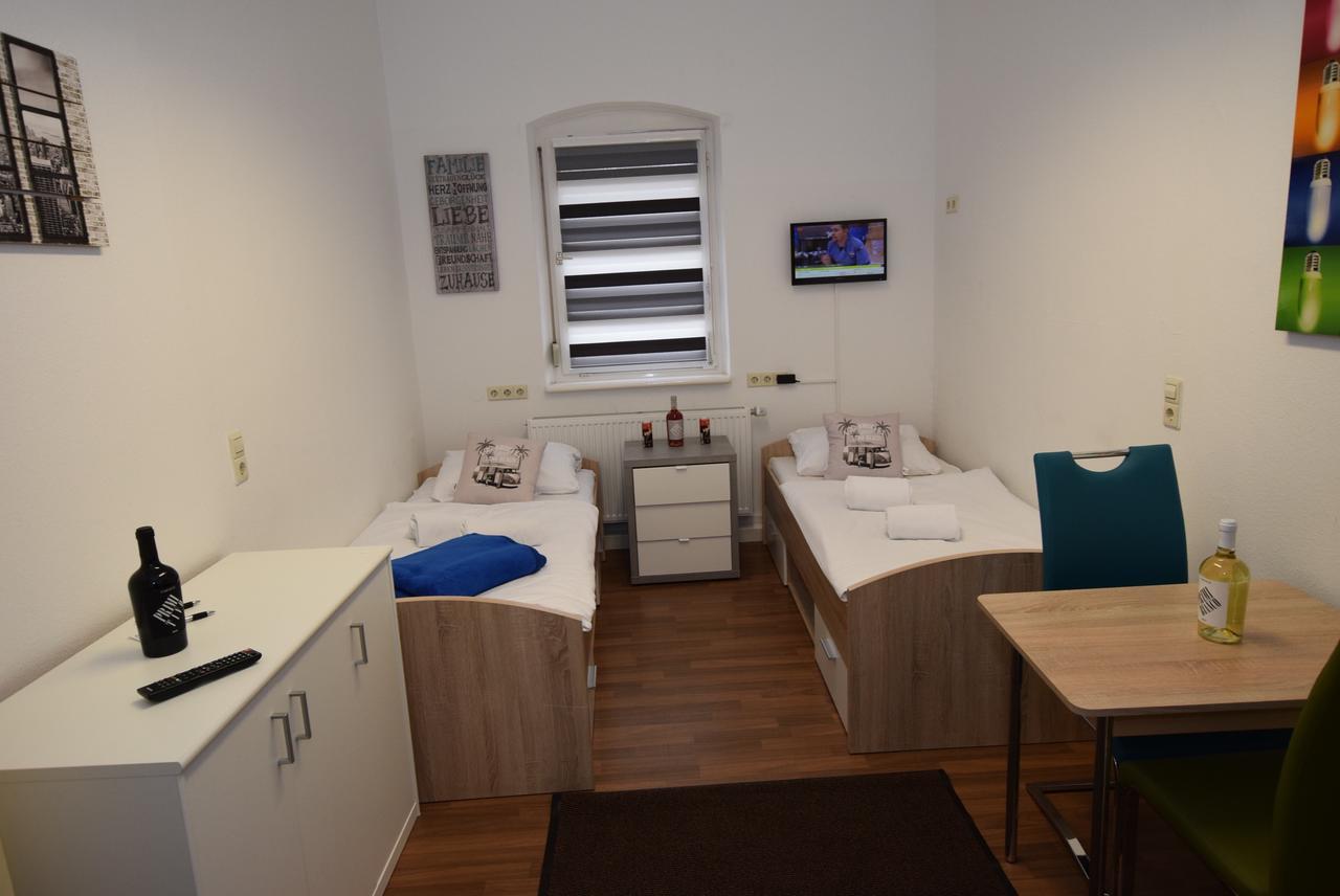 Monteurzimmer Kirchheim-Teck เคียร์ชไฮม์ อุนเทอร์ เท็ค ภายนอก รูปภาพ