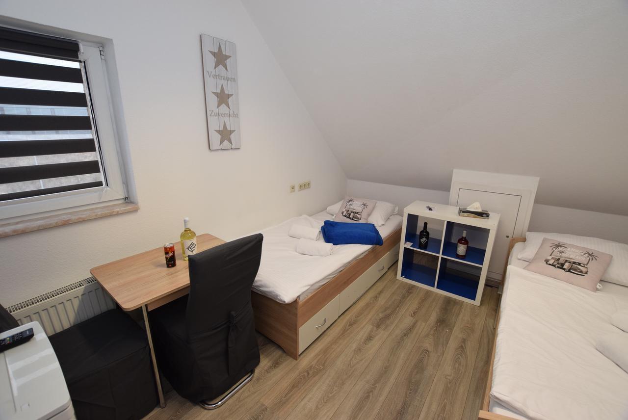Monteurzimmer Kirchheim-Teck เคียร์ชไฮม์ อุนเทอร์ เท็ค ภายนอก รูปภาพ