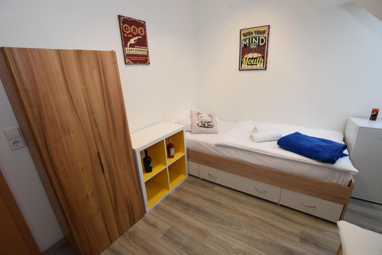 Monteurzimmer Kirchheim-Teck เคียร์ชไฮม์ อุนเทอร์ เท็ค ภายนอก รูปภาพ