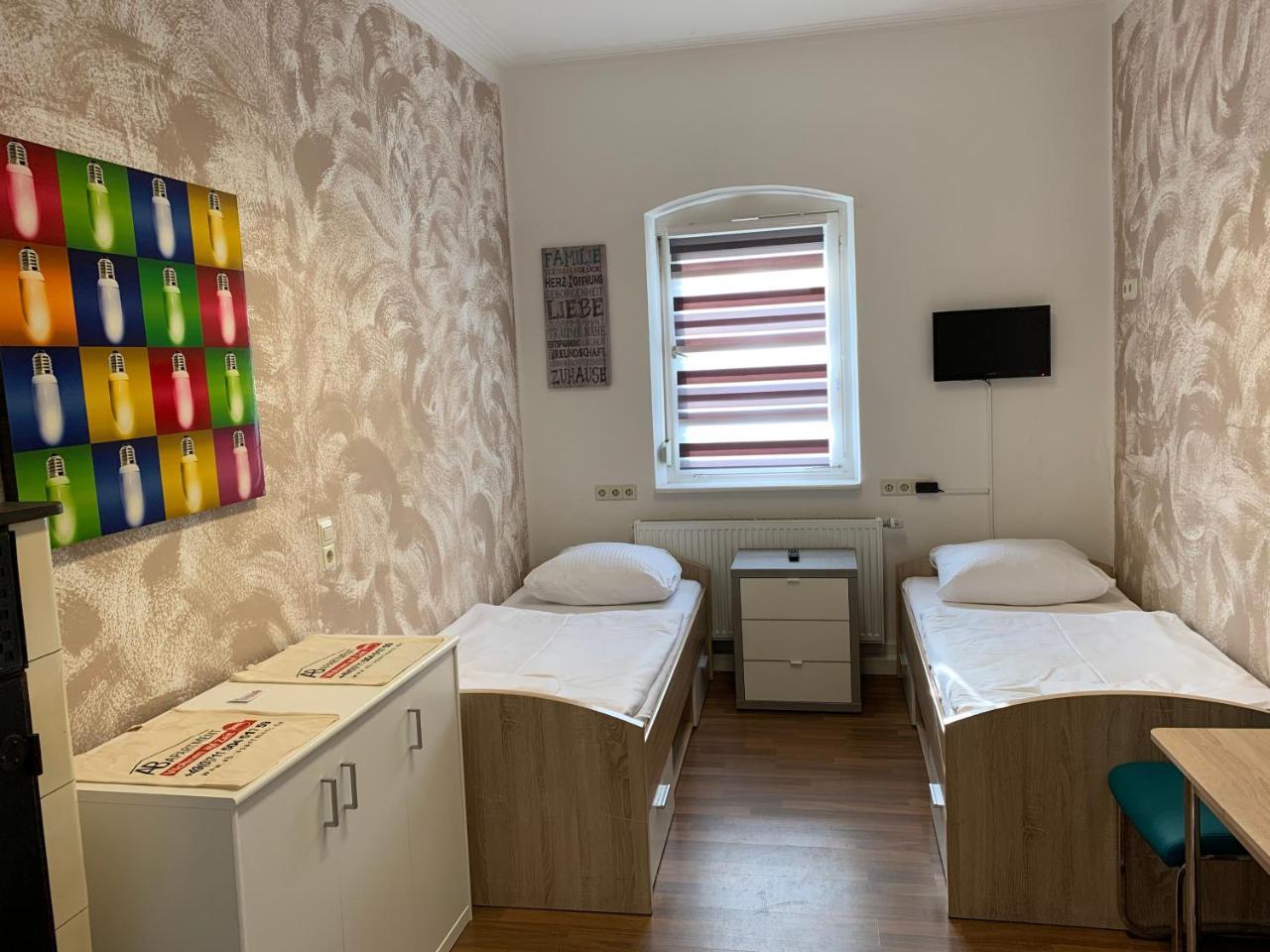 Monteurzimmer Kirchheim-Teck เคียร์ชไฮม์ อุนเทอร์ เท็ค ภายนอก รูปภาพ